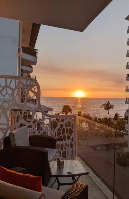 Ocean View Penthouse In P.V. Romantic Zone Пуэрто-Вальярта Экстерьер фото